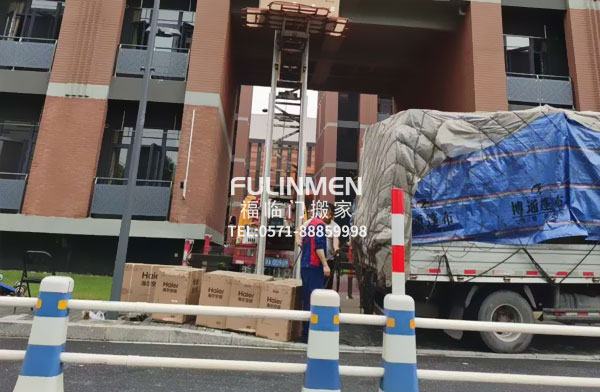 浙江大學(xué)校區(qū)空調(diào)吊裝搬運上樓案例